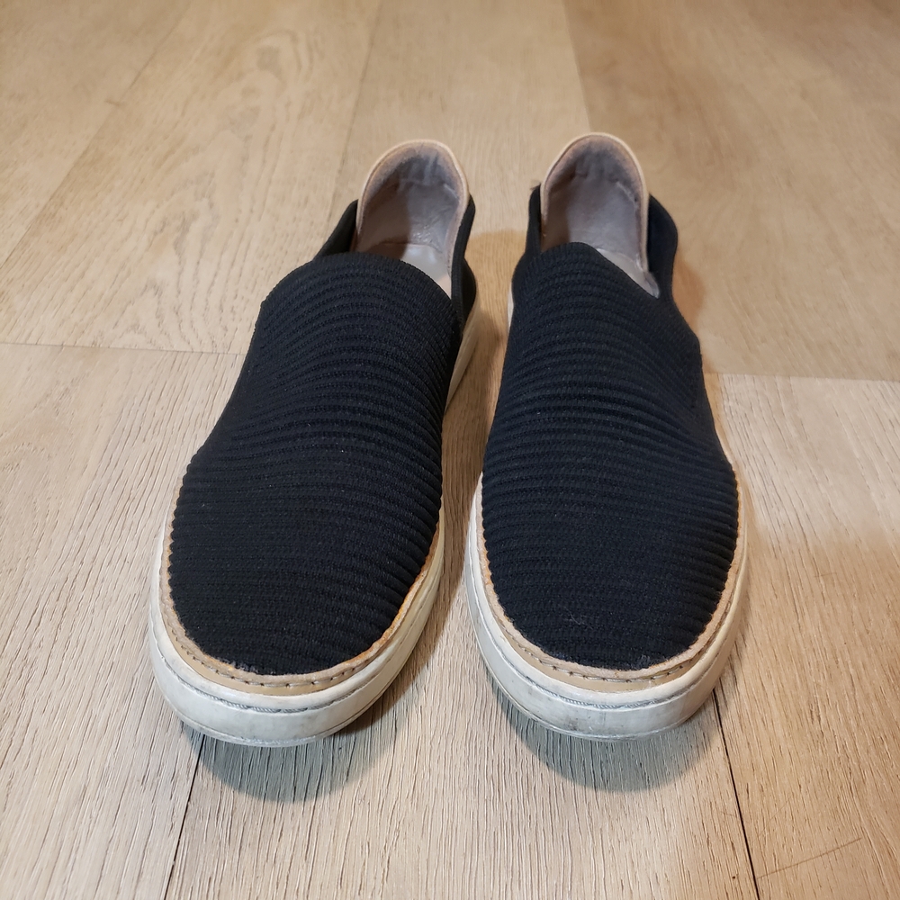 UGG Slip-On Loafers Vans Style Leather and Stretchy Black Upper